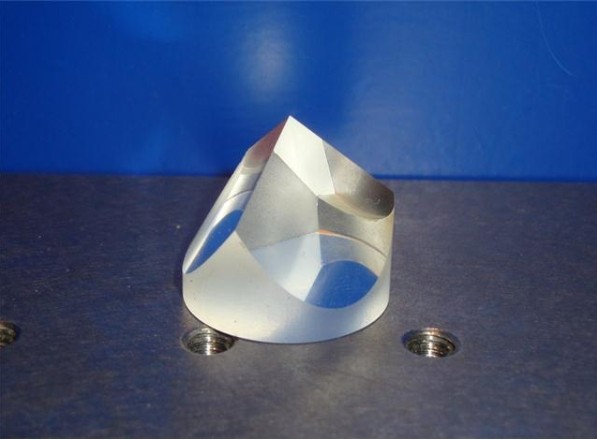 什么是角錐棱鏡？它有哪些光學(xué)作用？